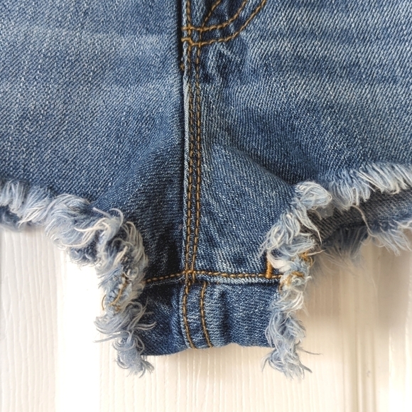BDG Distressed Medium Wash High Rise Dree Cheeky Cut Off Denim Jean Shorts 28 - Picture 9 of 13